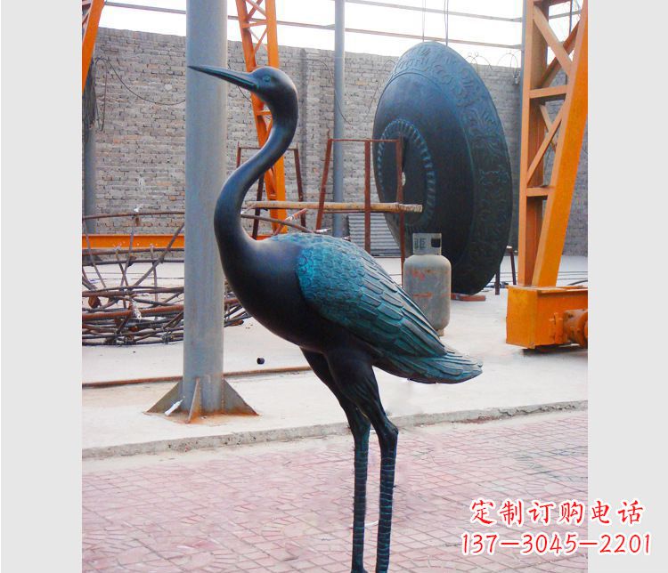 信阳青铜仙鹤雕塑:展现古典和谐之美