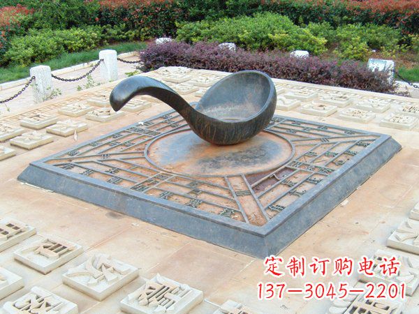 信阳青铜司南指南针:体现传统文化的精致雕塑