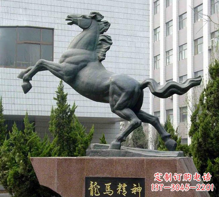信阳青铜奔马精美雕塑是钜鹰中领雕塑推出的一款…