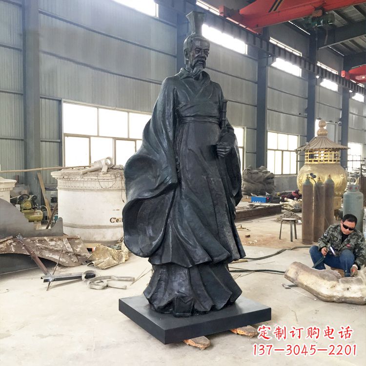 信阳体现古典韵味,屈原铜雕塑!