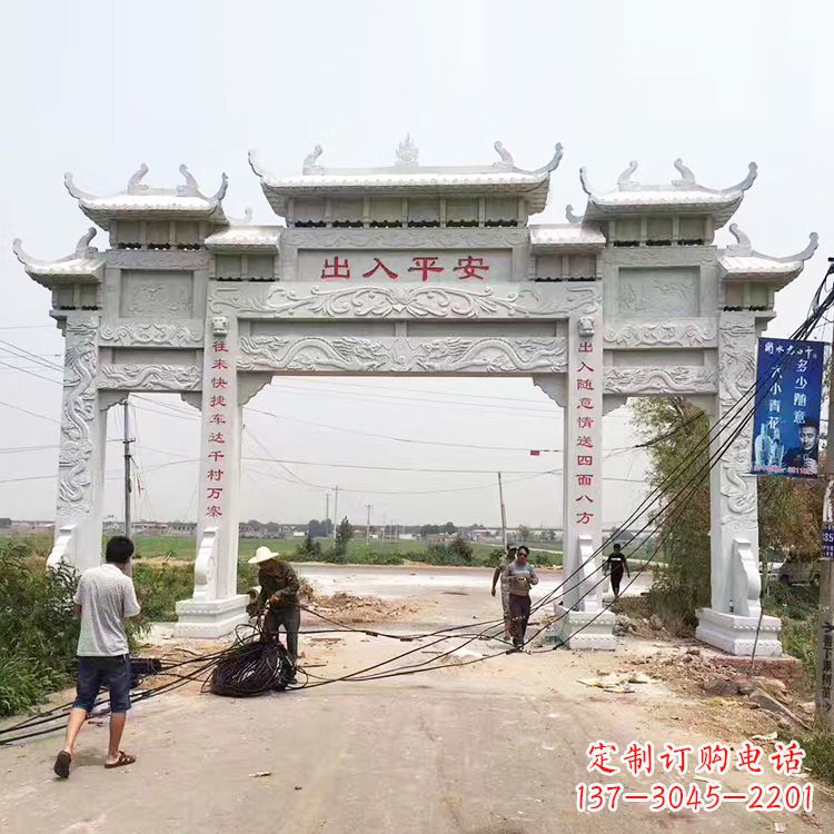信阳质朴粗犷的三间四柱农村石牌坊雕塑