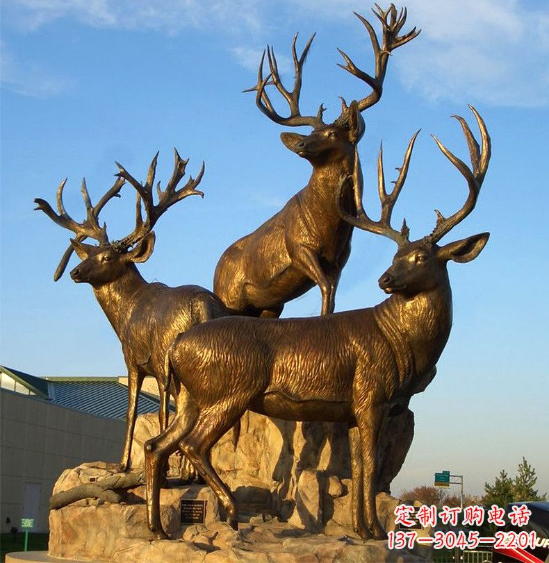 信阳三鹿登高鹿景观铜雕,让你秀智慧雕刻艺术