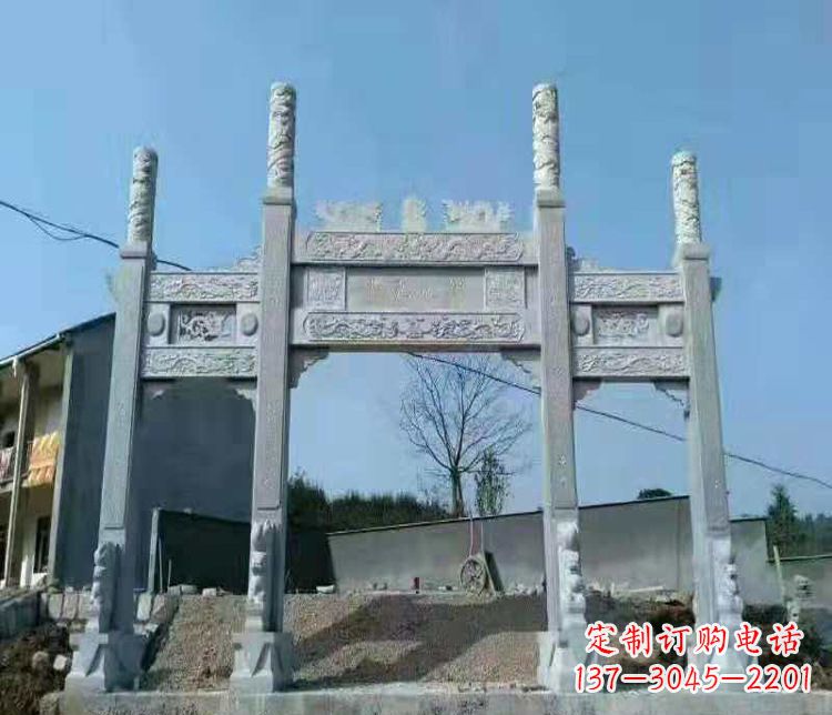 信阳三门仿古牌坊石雕，精致雕刻典雅之美