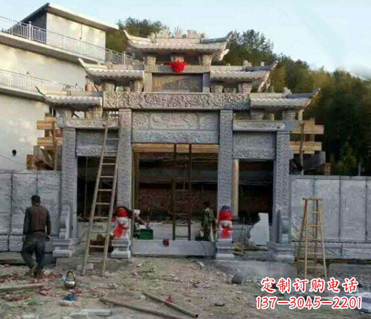 信阳三门仿古石雕牌坊打造质感升级的精致建筑
