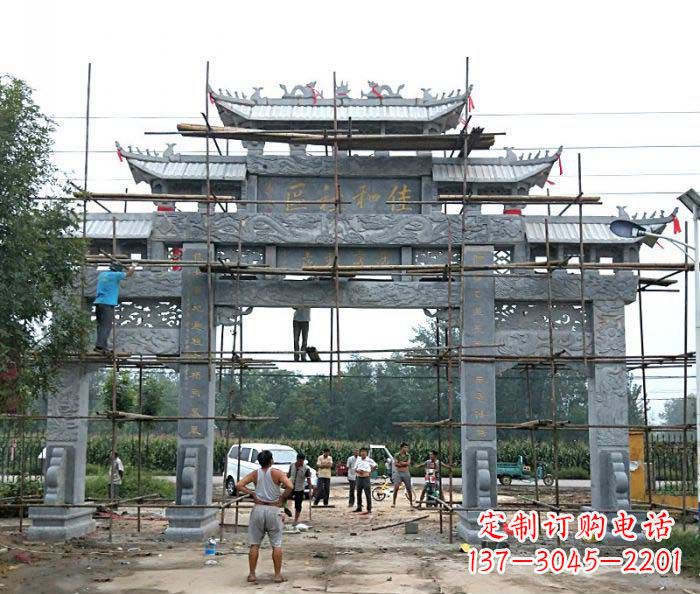 信阳三门牌坊石雕-传统工艺制作出行业领先的雕塑