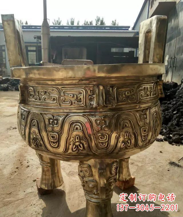信阳追求完美的三足香炉