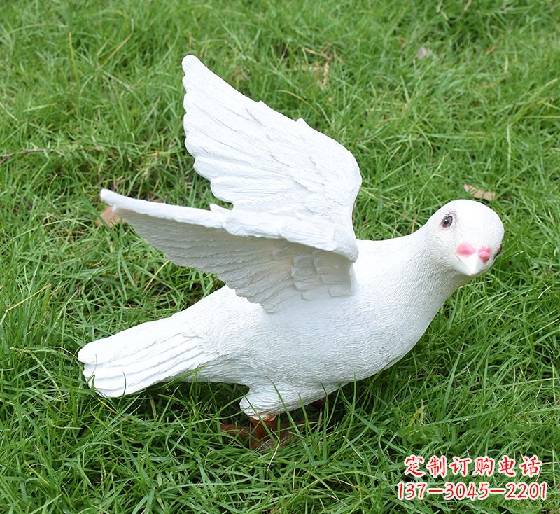 信阳象征和平的少女和平鸽雕塑