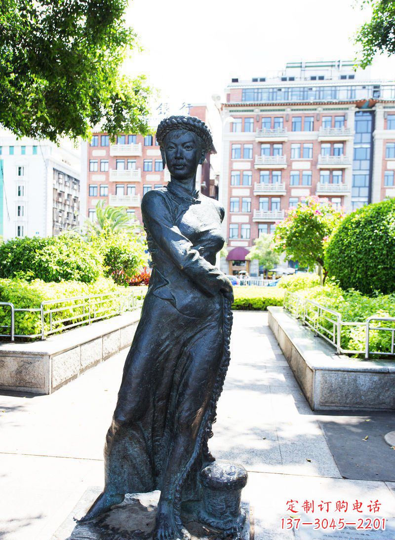 信阳民族风情女性青铜雕塑