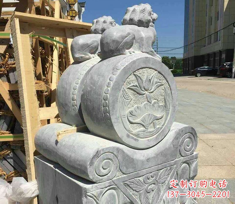 信阳中领雕塑:仿古石门墩石雕艺术品