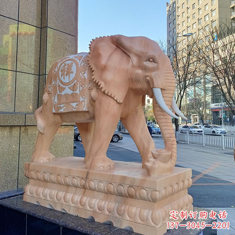 信阳真实神圣的大象雕塑
