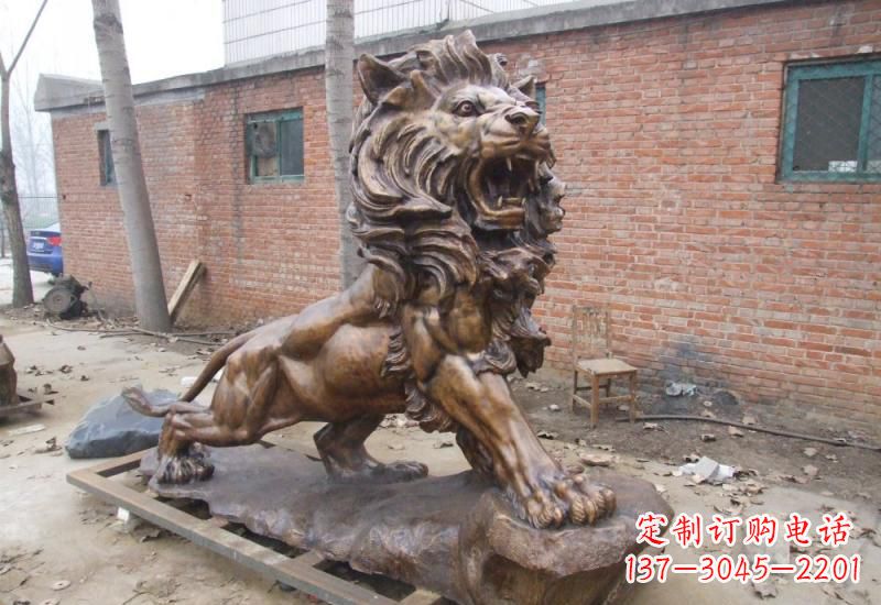 信阳高雅华贵的狮子铜雕
