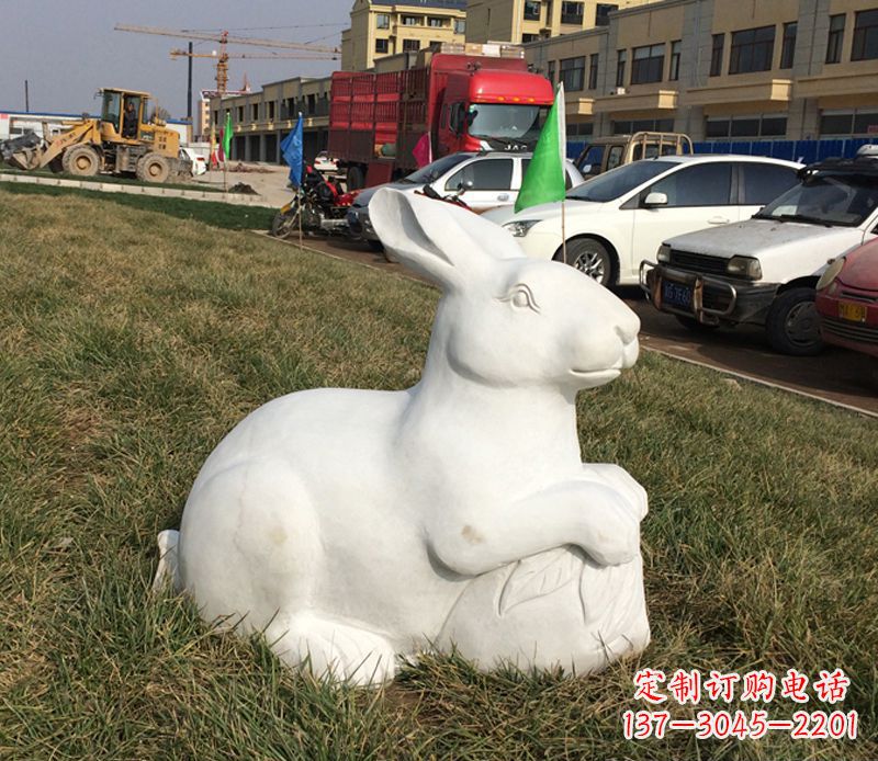信阳精美兔子石雕精品,点缀家居美景