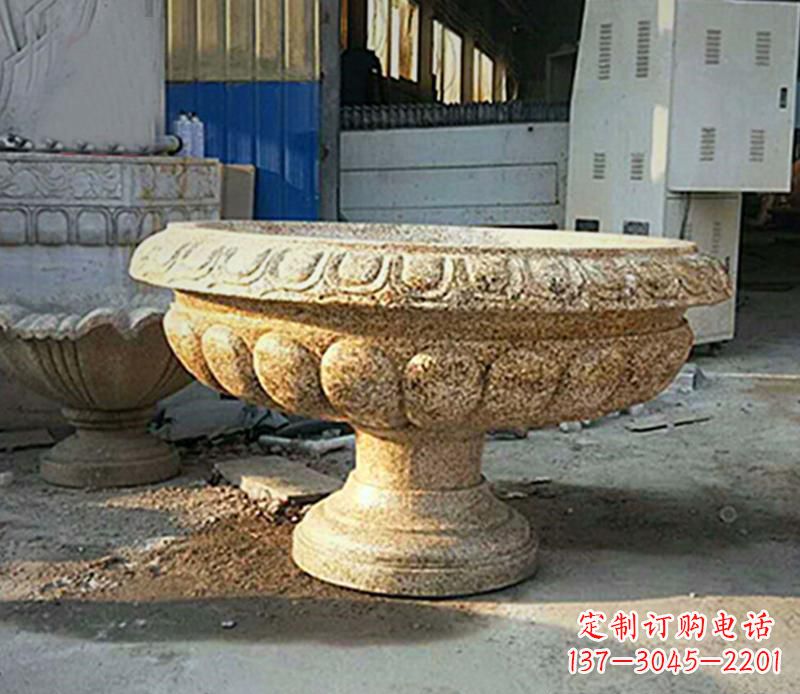 信阳领雕塑的石雕花盆雕塑是由一流的雕塑艺术家…