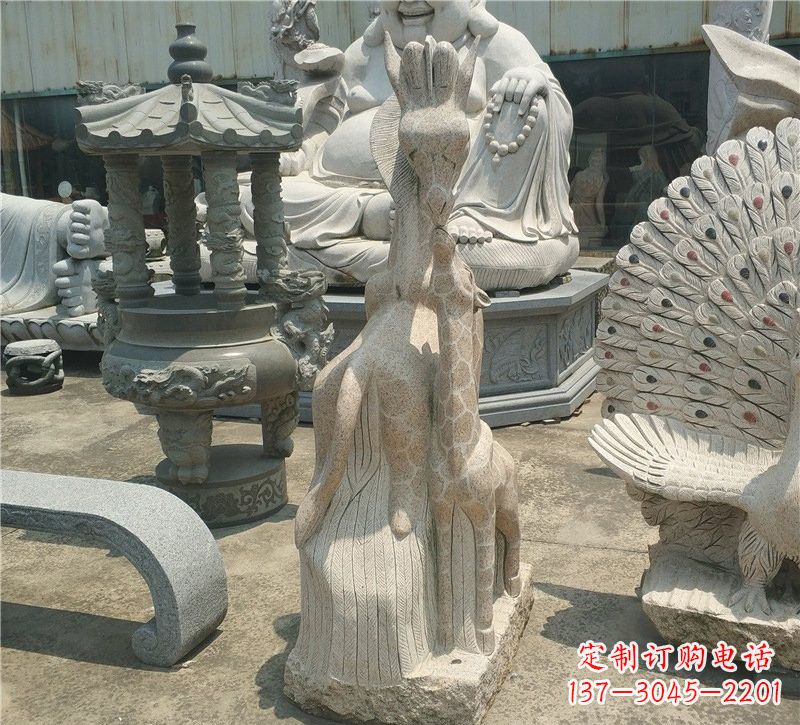 信阳高贵优雅的长颈鹿雕塑