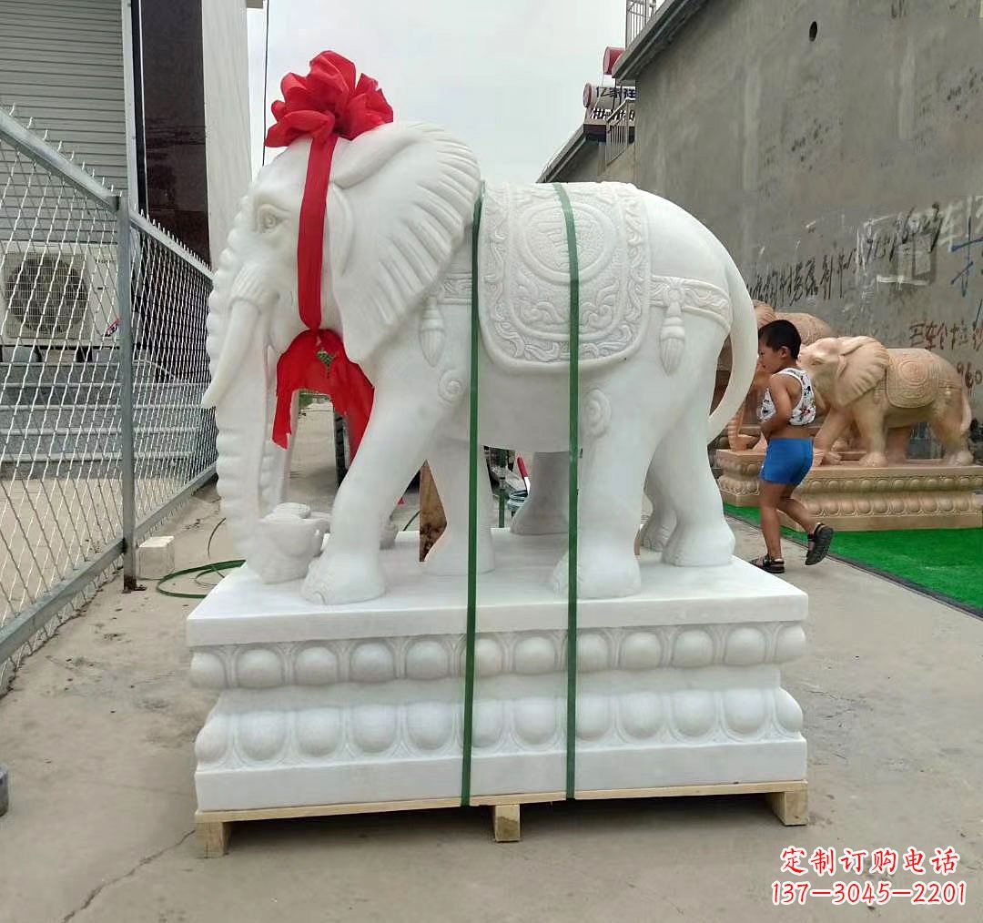 信阳中领雕塑精美玉雕大象