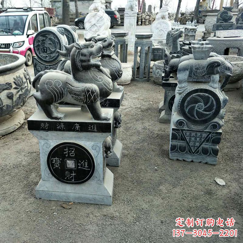 信阳中领雕塑拥有一支由经验丰富的石雕大师组成…