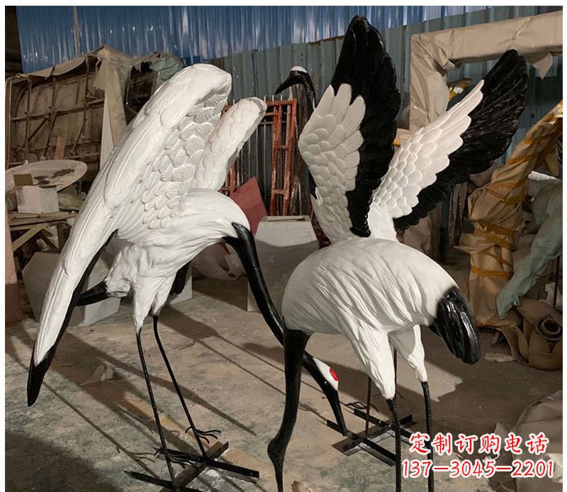 信阳石雕展翅丹顶鹤动物雕塑
