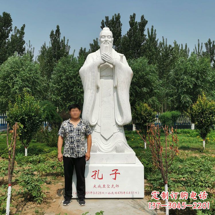 信阳寺庙孔子雕像