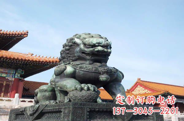 信阳寺庙门口狮子铜雕