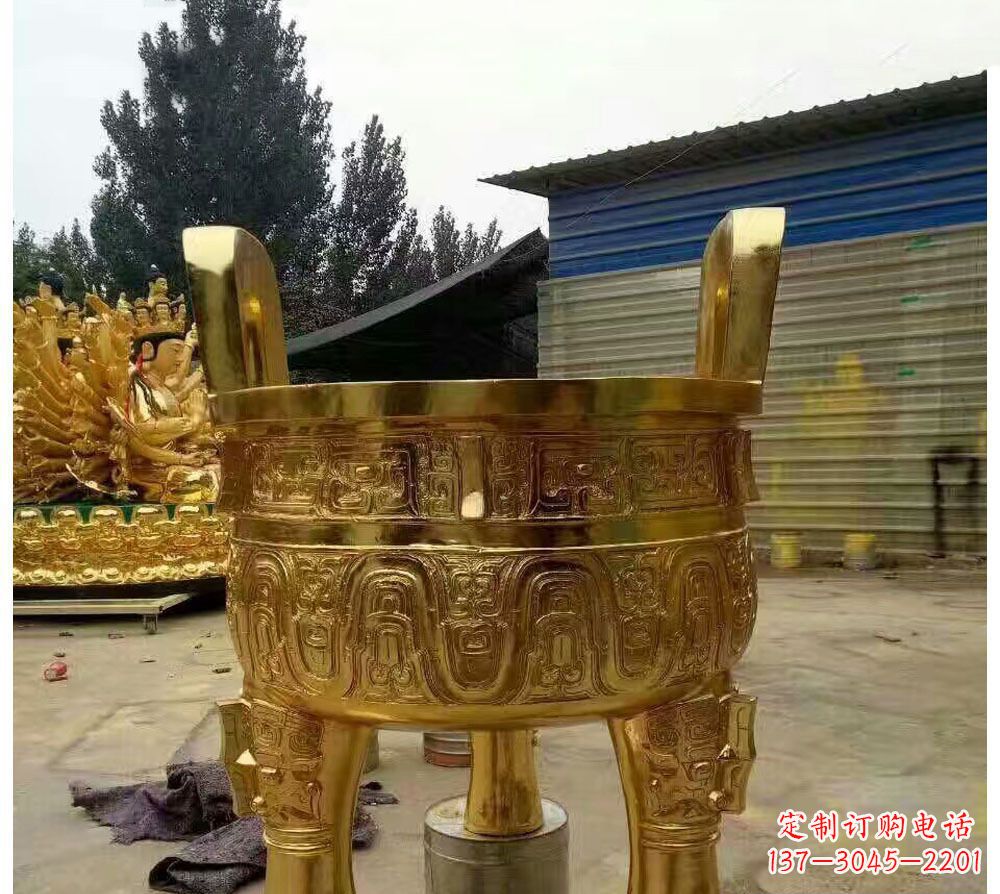 信阳寺庙三足圆形香炉铜雕