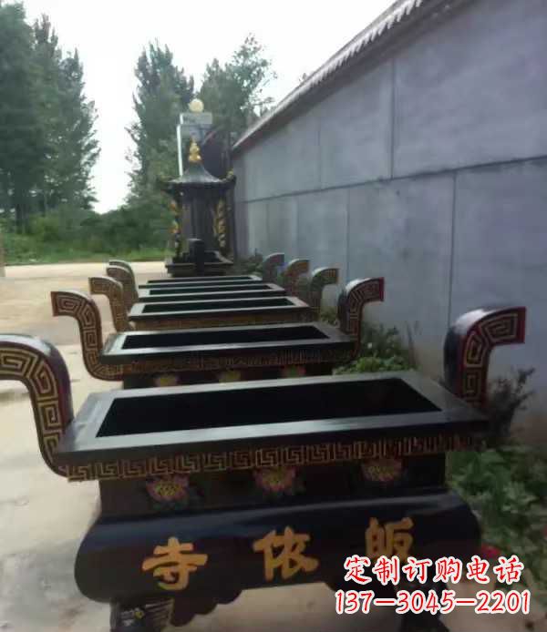 信阳寺庙四足方形香炉铜雕