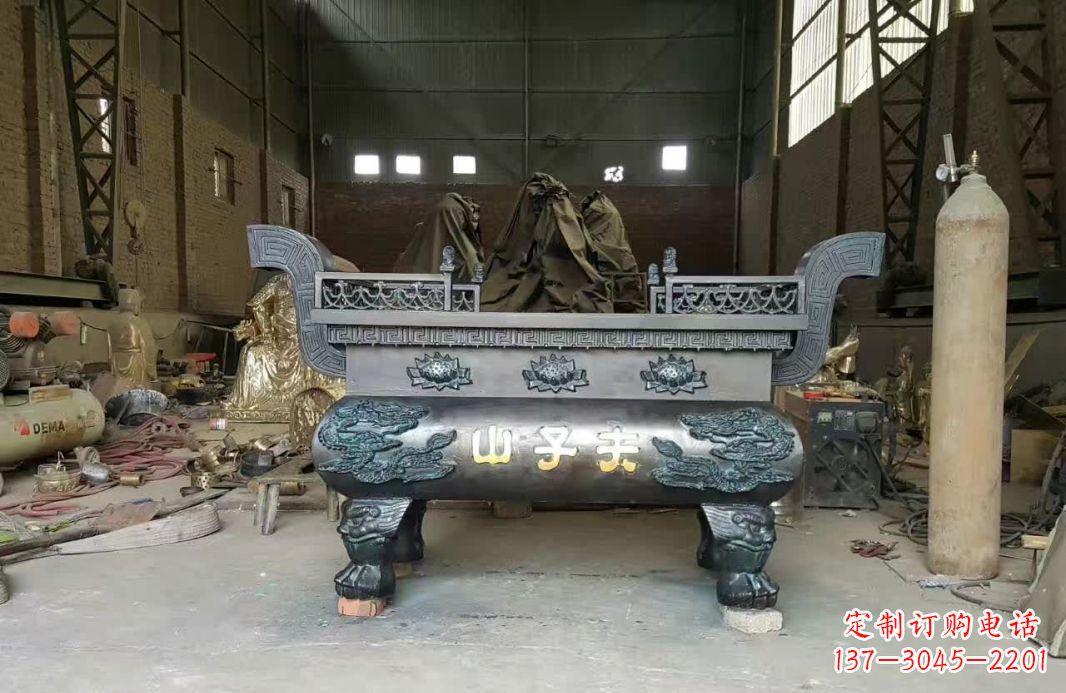 信阳寺庙香炉铜雕12