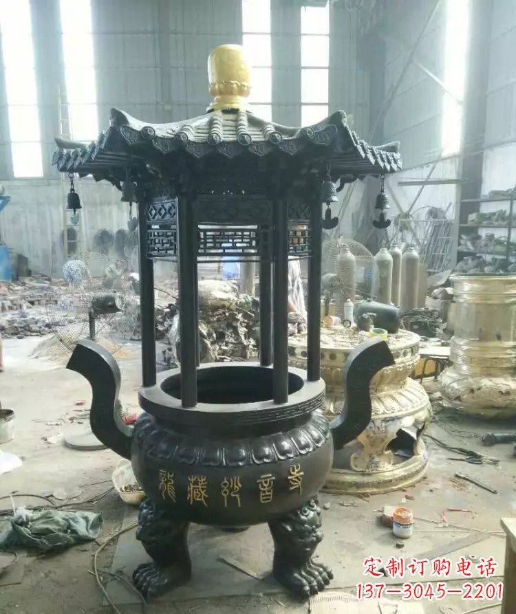 信阳寺庙圆香炉铜雕 (2)