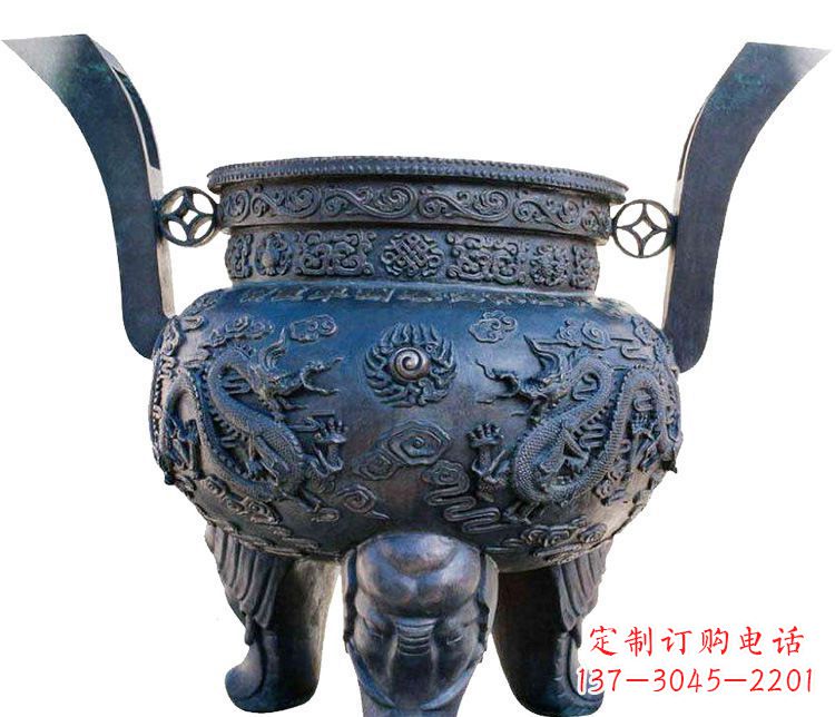 信阳寺庙圆形三足鼎铜雕香炉