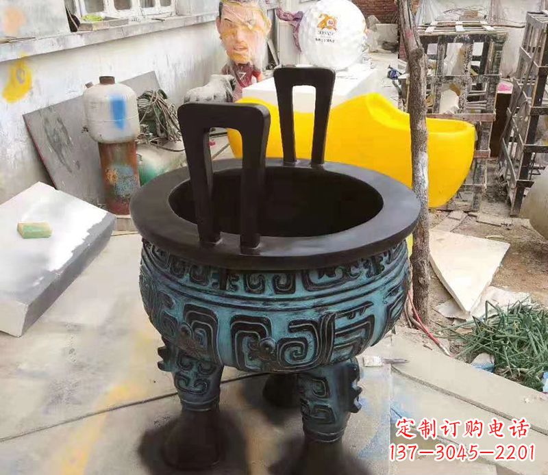 信阳寺庙圆型铜雕香炉