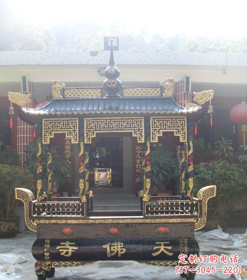 信阳寺庙铸铜四足方形带顶香炉