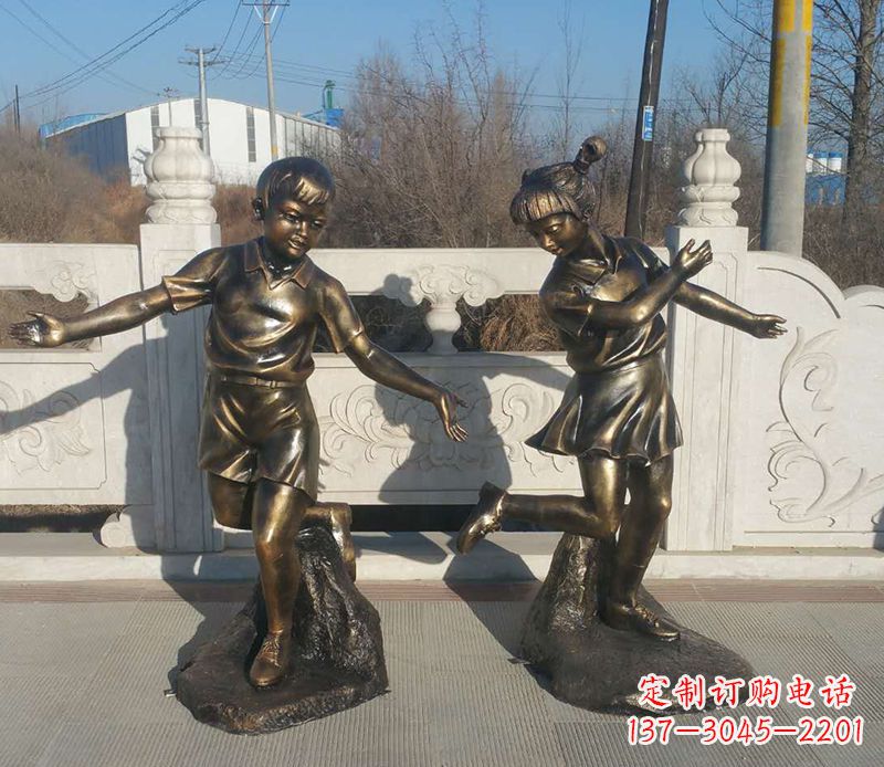 信阳踢毽子的儿童铜雕