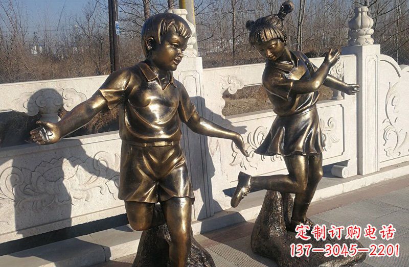 信阳踢毽子的儿童铜雕 (2)