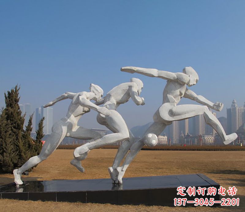 信阳踢足球不锈钢运动雕塑