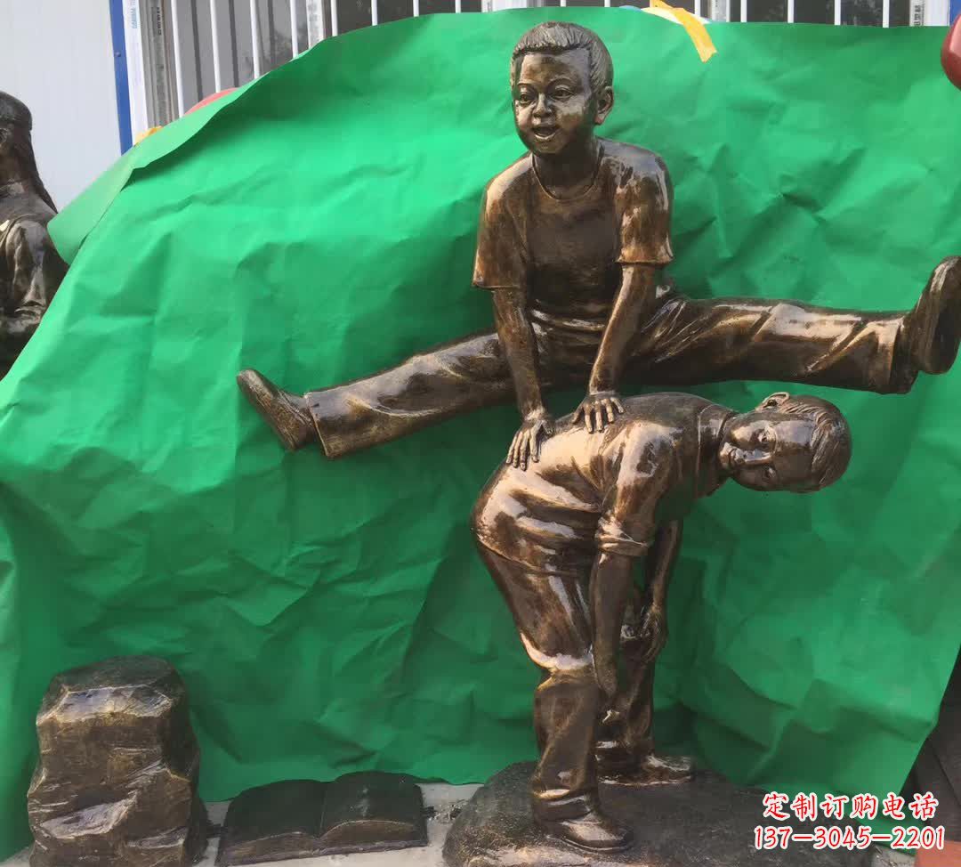 信阳跳马儿童铜雕