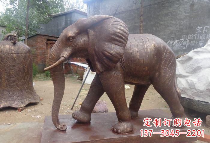 信阳铜大象雕塑