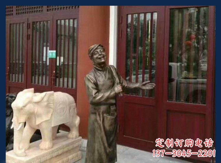 信阳铜雕店小二酒店迎宾人物雕塑