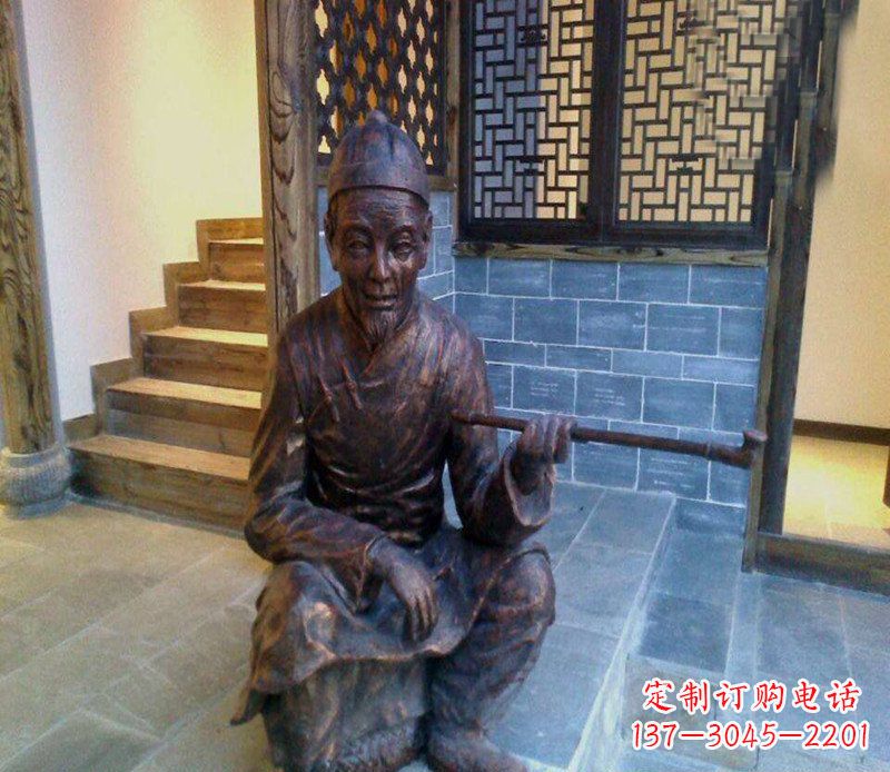 信阳铜雕店小二吸烟庭院人物雕塑