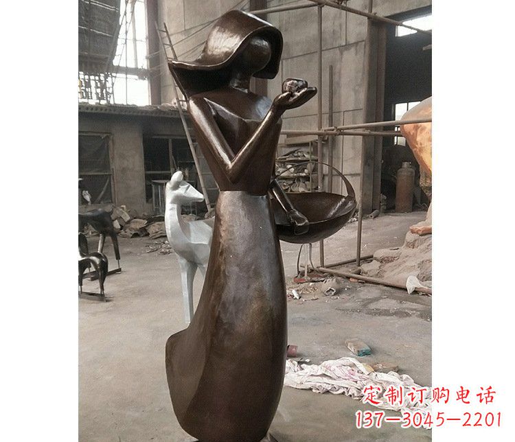 信阳铜雕逛街女孩人物雕塑