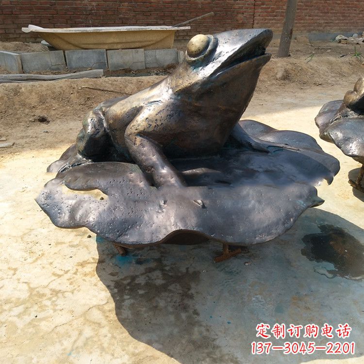 信阳铜雕青蛙喷水雕塑