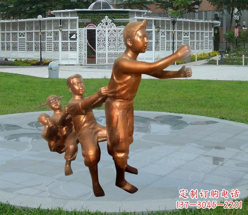 信阳铜雕小区玩游戏儿童