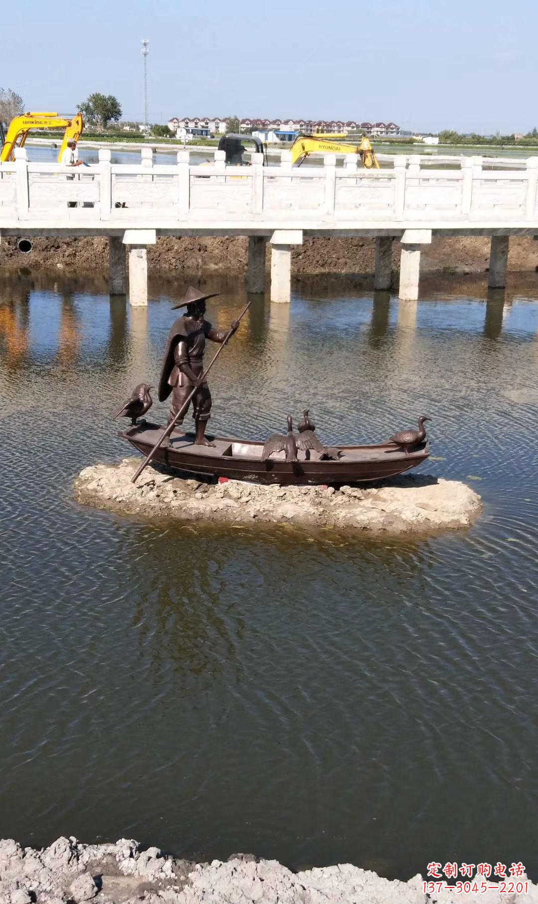 信阳铜雕渔夫撑船打鱼雕塑 湖边景观雕塑