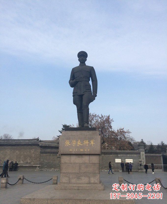 信阳铜雕张学良近代名人雕塑