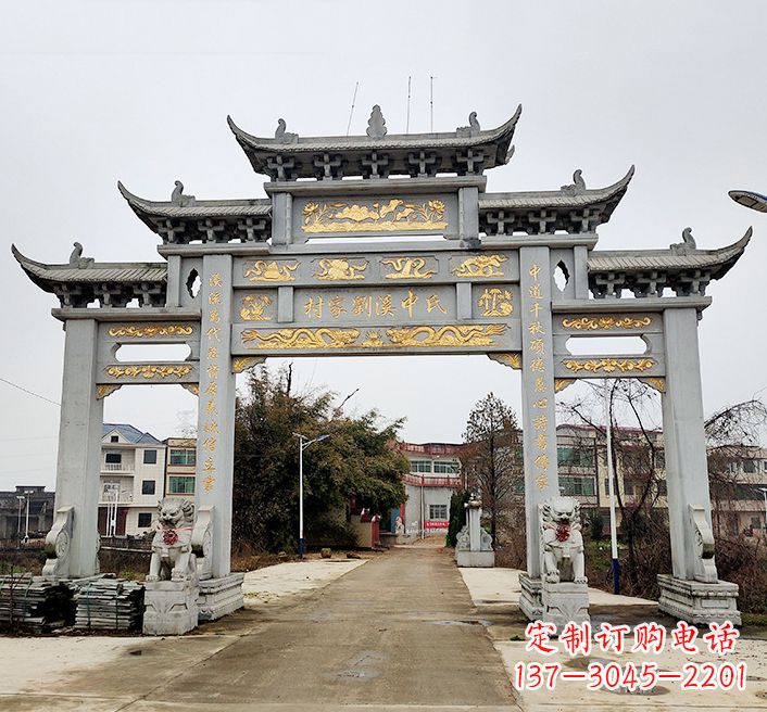 信阳透雕石牌坊