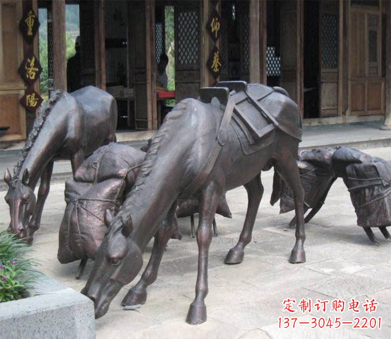 信阳拖行李的马动物铜雕
