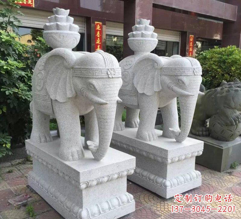 信阳驮元宝的大象石雕