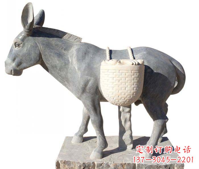 信阳驮竹筐的小毛驴公园动物石雕