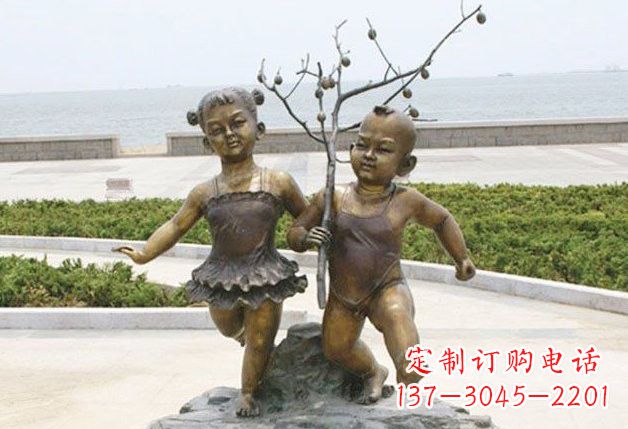 信阳玩耍的儿童铜雕