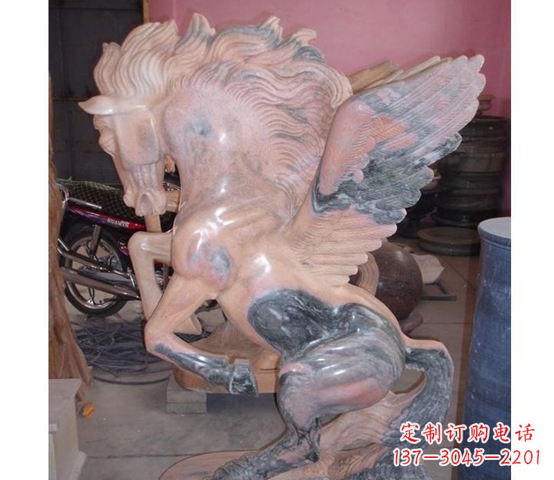 信阳晚霞红奔马石雕