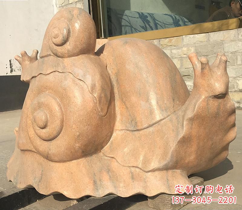 信阳晚霞红大型蜗牛母子雕塑