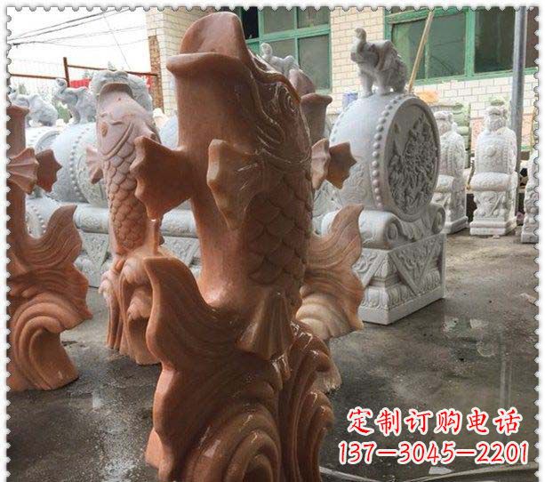 信阳晚霞红喷水鲤鱼公园石雕